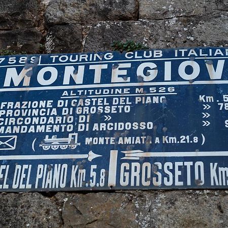 Casa Angolo Cantina Nel Castello Montegiovi Zewnętrze zdjęcie