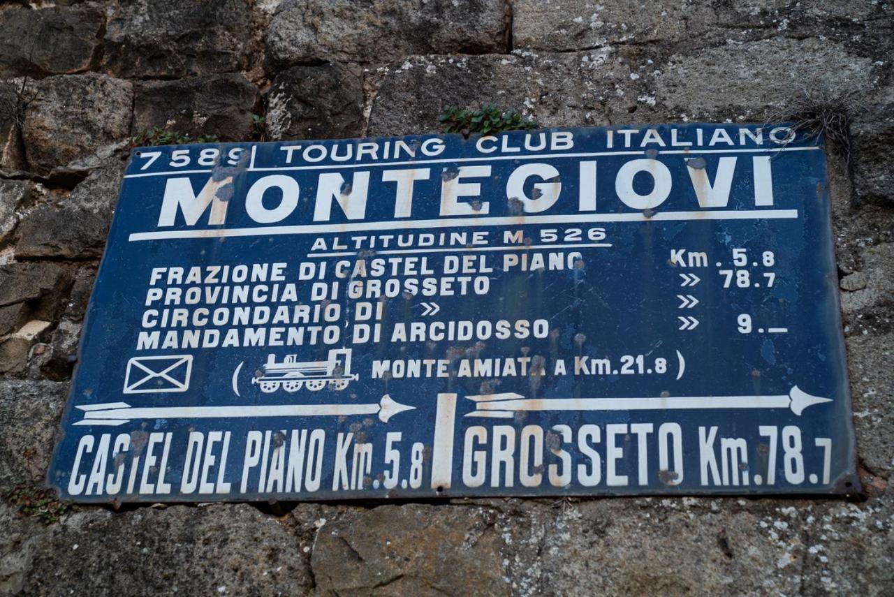 Casa Angolo Cantina Nel Castello Montegiovi Zewnętrze zdjęcie